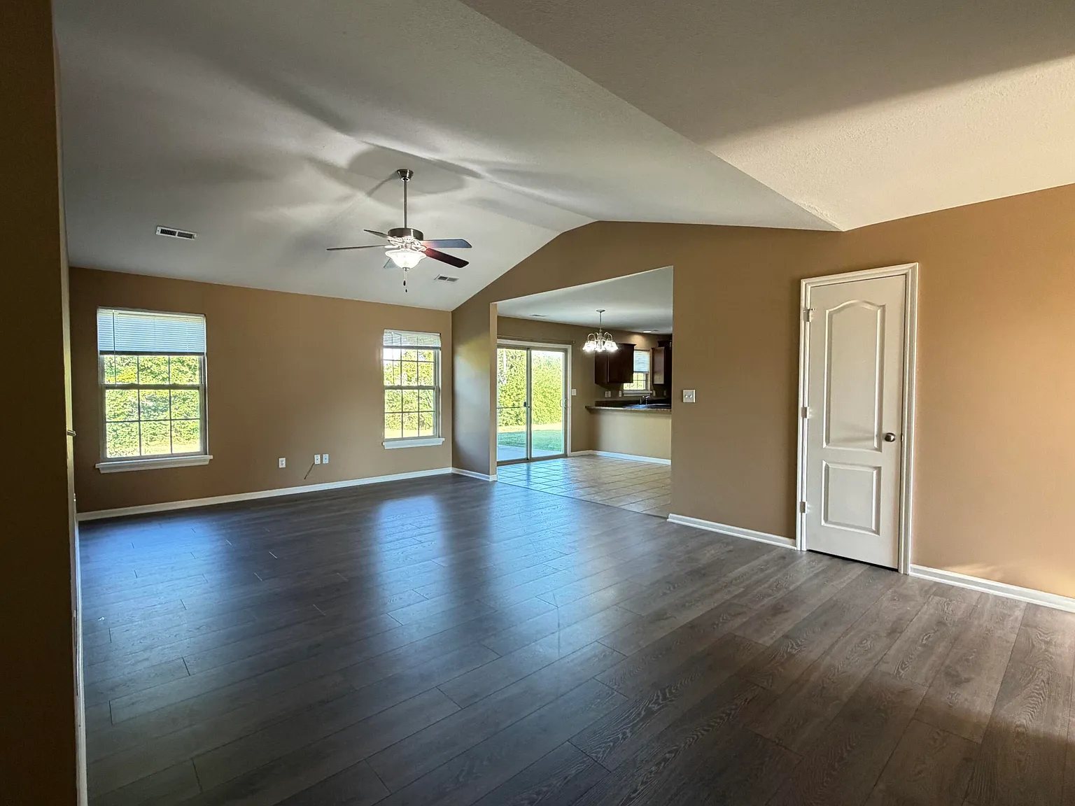 3 bed, 2.0 bath, $1,700 — Photo 4