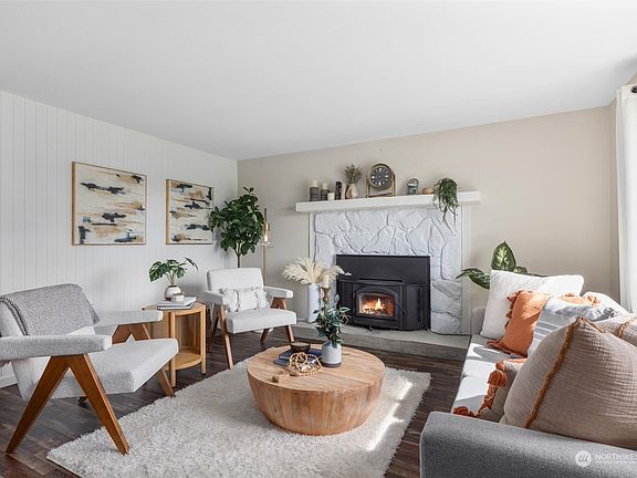 3rd image of 9406 51st Avenue NE