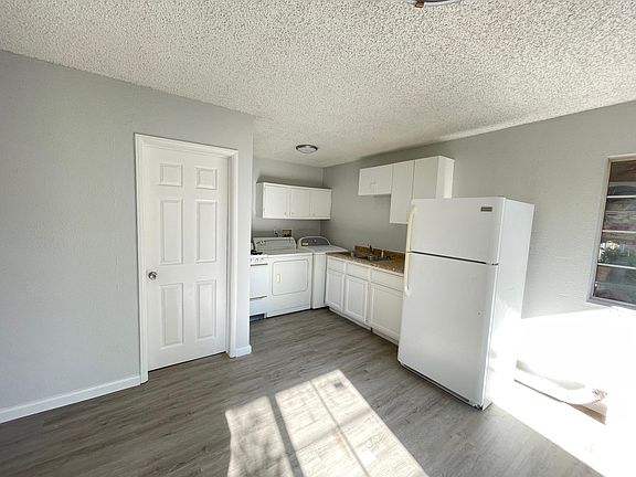 4th image of 20406 Roseton Ave