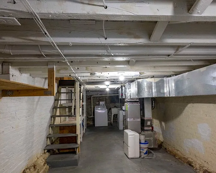 110 N Rose St — Photo 13