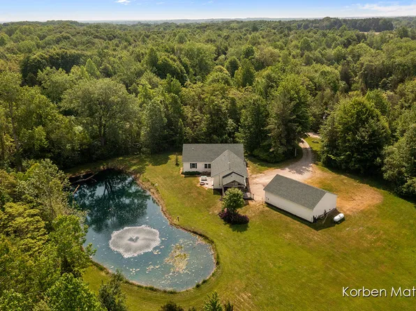 6811 Danielle Ln, Fennville, MI 49408