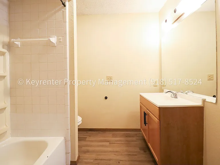 E 39th Pl Quadplex — Photo 15
