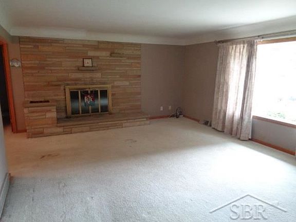 3rd image of 4685 Wall St