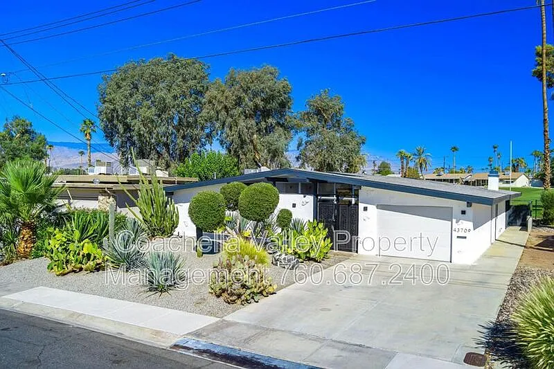 3 bed, 2.0 bath, 1736 sqft, $2,995 — Photo 3