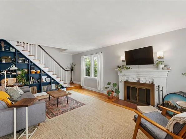 215 River Ave, Providence, RI 02908