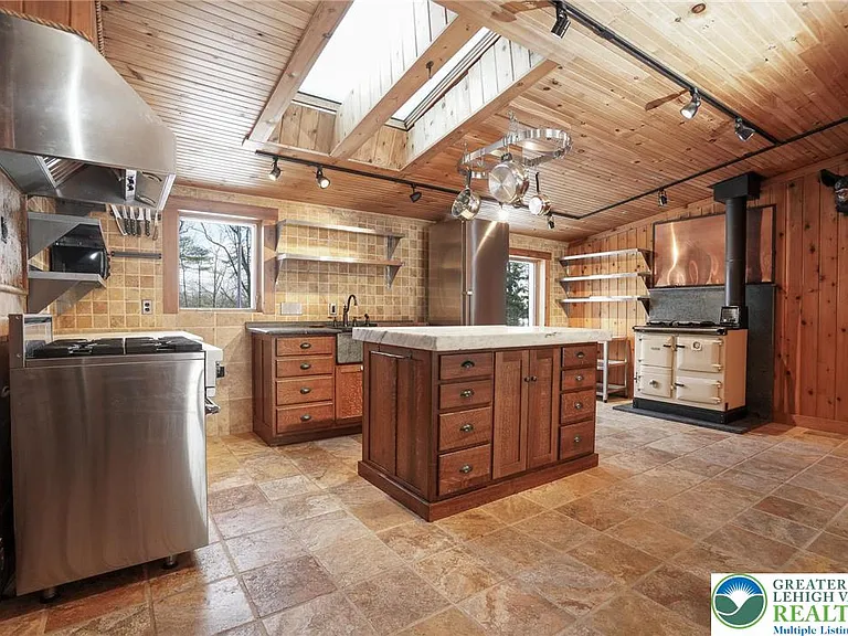 371 Green Tree Dr — Photo 6