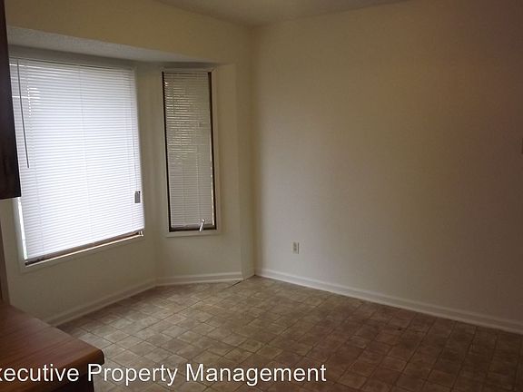 4th image of 2724 Phyllis Dr