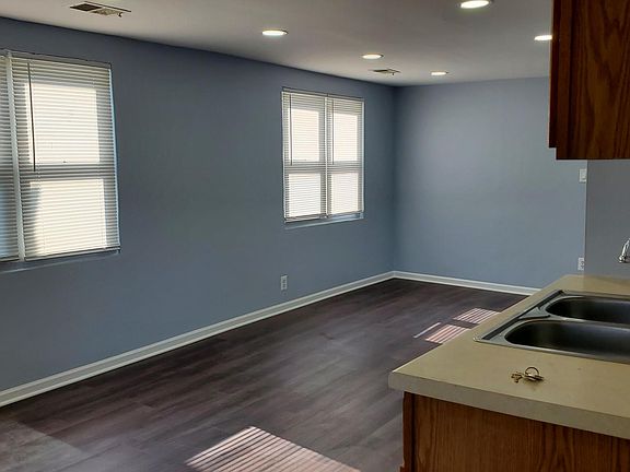 3rd image of 3913 N Francisco Ave #3