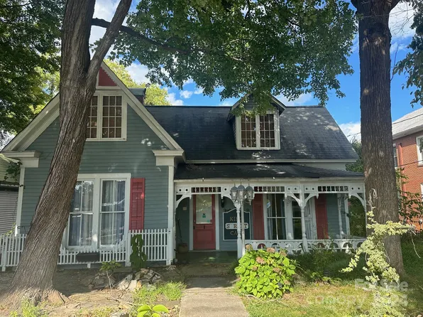 207 S King St, Morganton, NC 28655