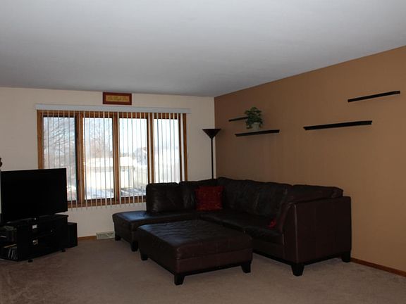 3rd image of 2214 Patricia Ln