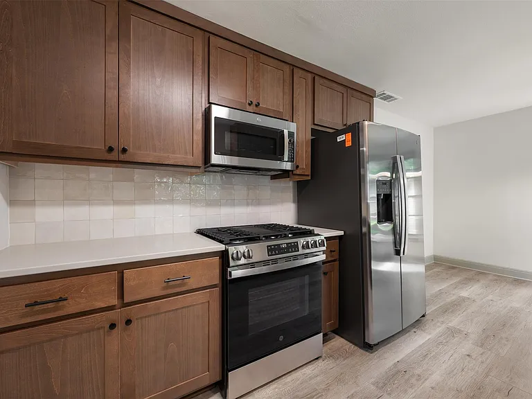 1711 S Main St — Photo 14