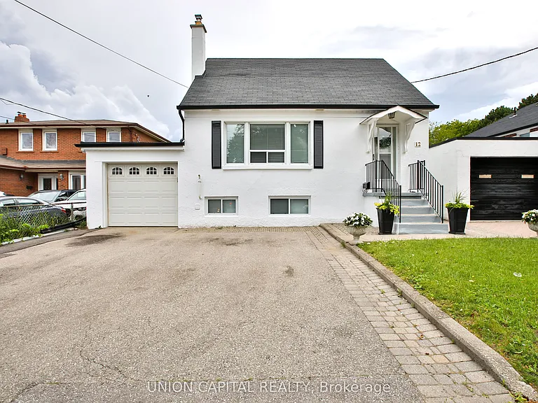 12 Newton Dr — Photo 1