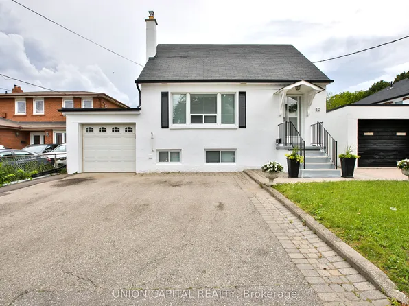 12 Newton Dr, Toronto, ON M2M 2M7