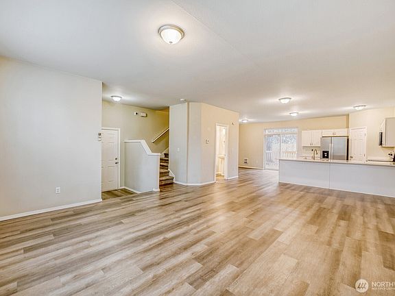 5th image of 2115 182nd Street E