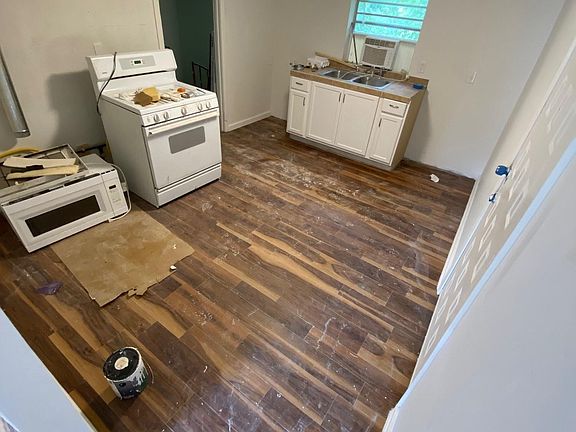 4th image of 6404 Ponca St #B