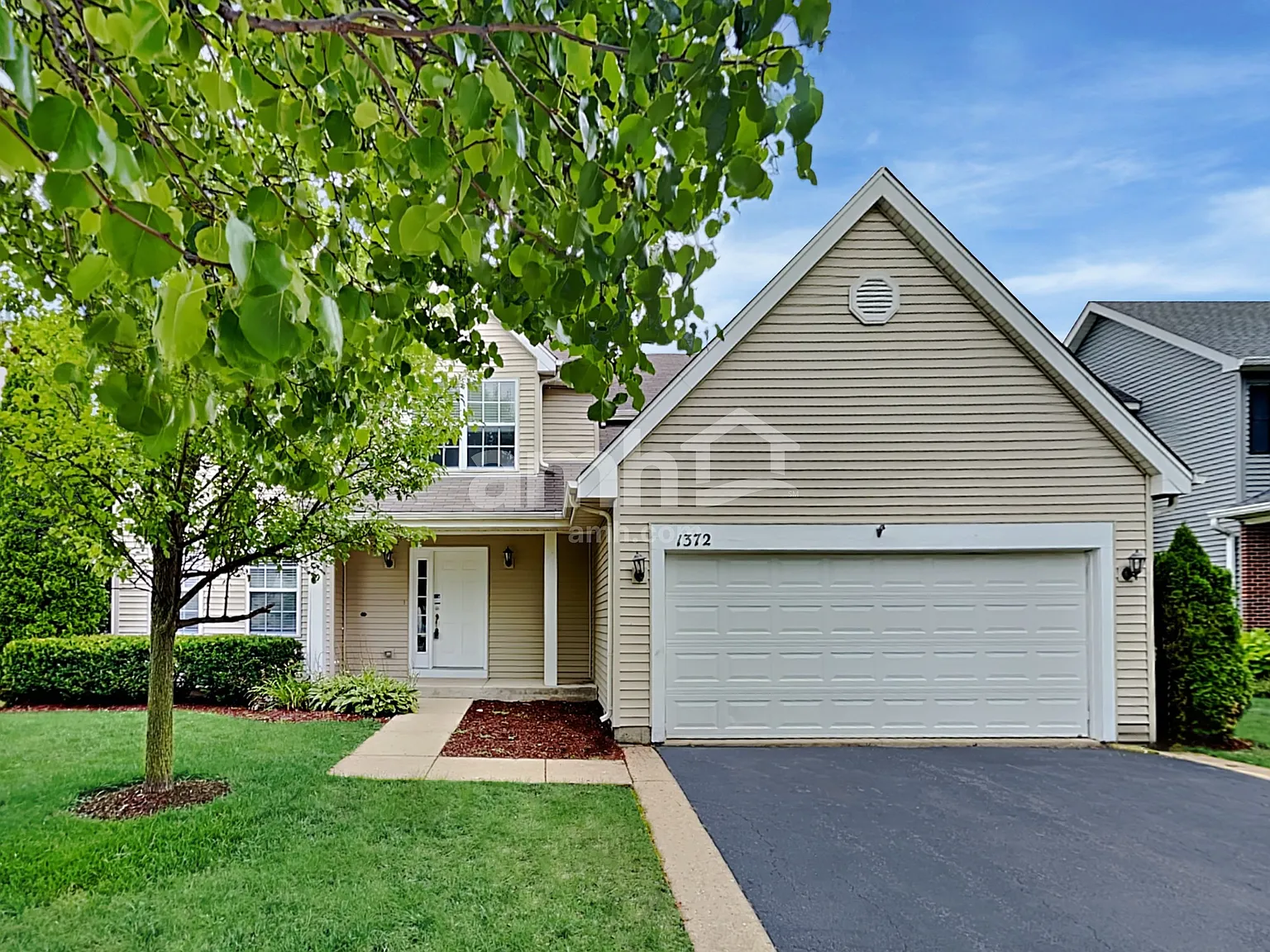 4 bed, 2.5 bath, 2122 sqft, $3,205 — Photo 1