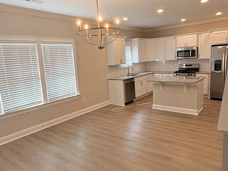 108 Alva Ct — Photo 2