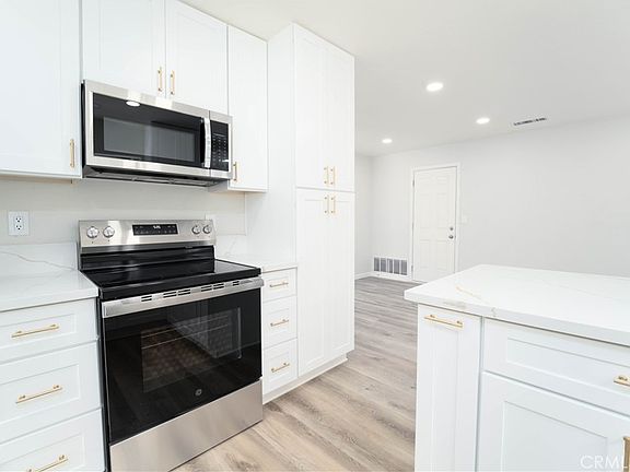4th image of 41614 Zinfandel Ave