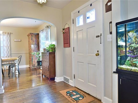 3rd image of 1776 Hollywood St NE
