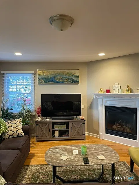 3 bed, 1.5 bath, 1562 sqft, $2,800 — Photo 3