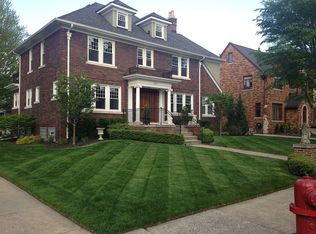 1386 Bishop Rd, Grosse Pointe Park, MI 48230