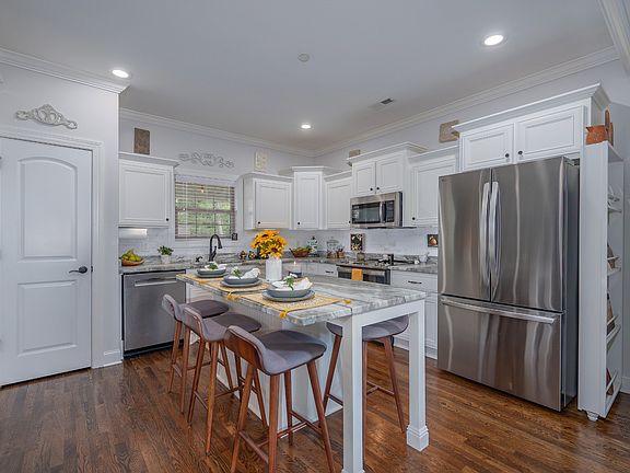 5th image of 1006 Cascadeway Dr