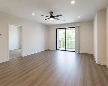 1 bed, 1.0 bath, 670 sqft, $990 — Photo 2