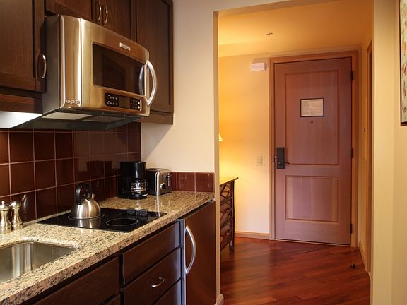 Hardwood floors in the entry and kitchen. Kitchen boasts granite countertop and stainless appliances