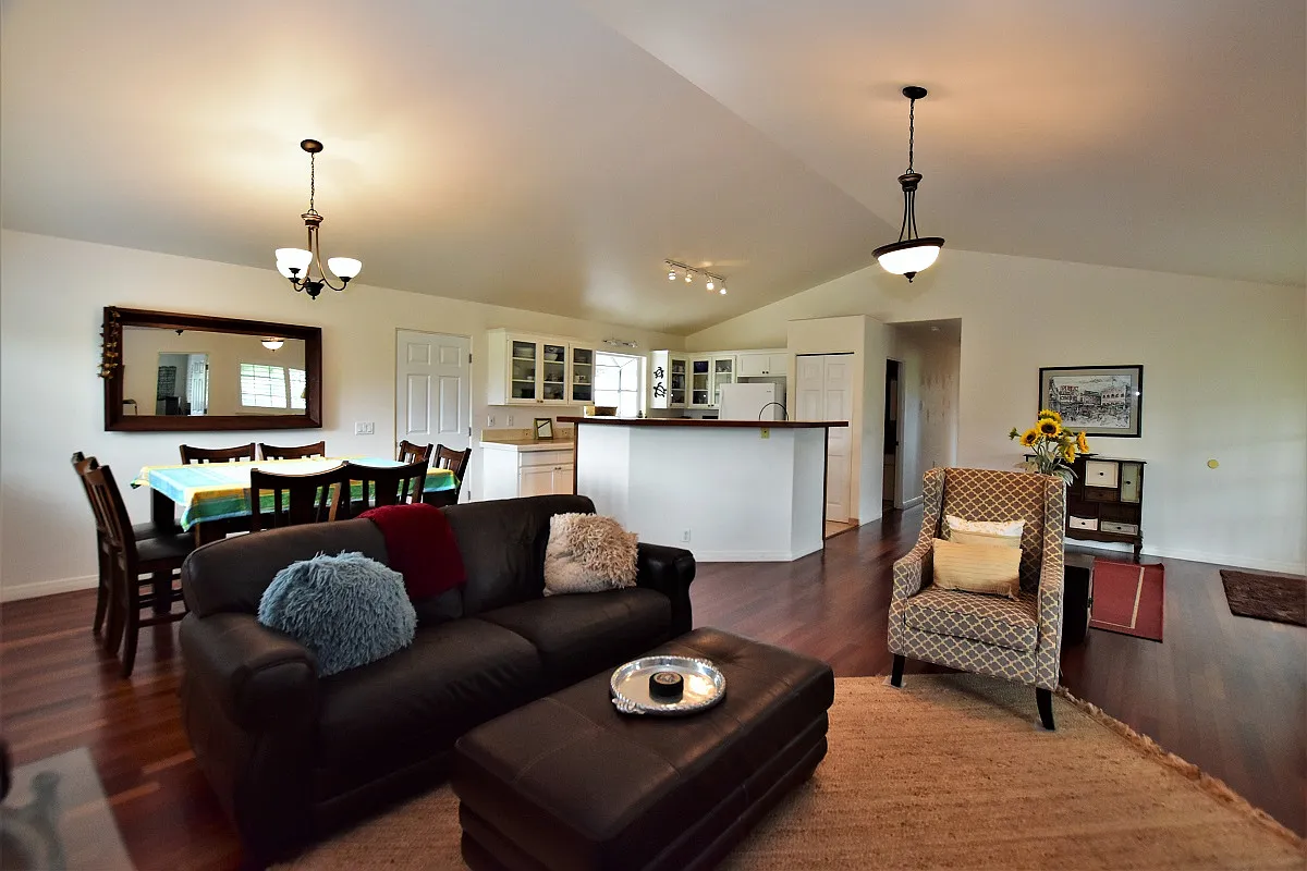 3 bed, 1500 sqft, $3,200 — Photo 3