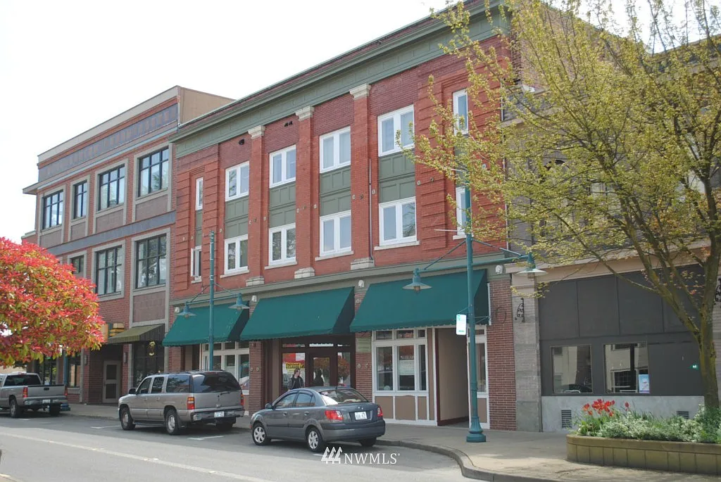 122 W Main Street photo 1