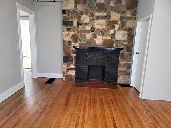 4th image of 8277 Anthony Wayne Ave