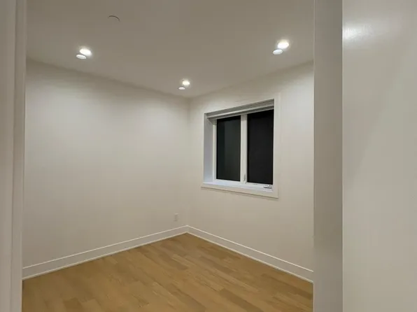 1838 Mathers Cres N, West Vancouver, BC V7V 2L3