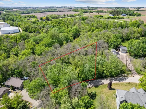 2152 Mingoview Dr, Wanamingo, MN 55983