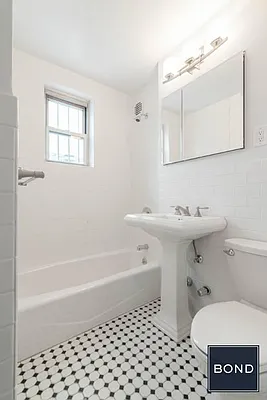 Rented by Bond New York | media 5