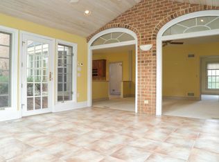 2126 Waterford Dr, Lancaster, PA 17601