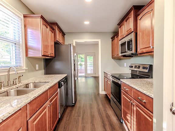 4th image of 1109 Oakway Ct