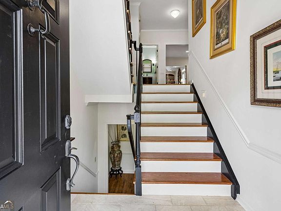 5th image of 3685 Peachtree Rd NE APT 16