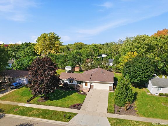 2nd image of 1087 Collingwood Dr