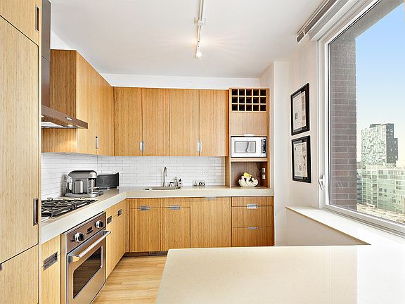 2nd image of 450 W 17th St APT 1510