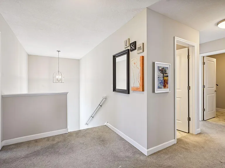 Upper landing with plenty of space for a reading corner