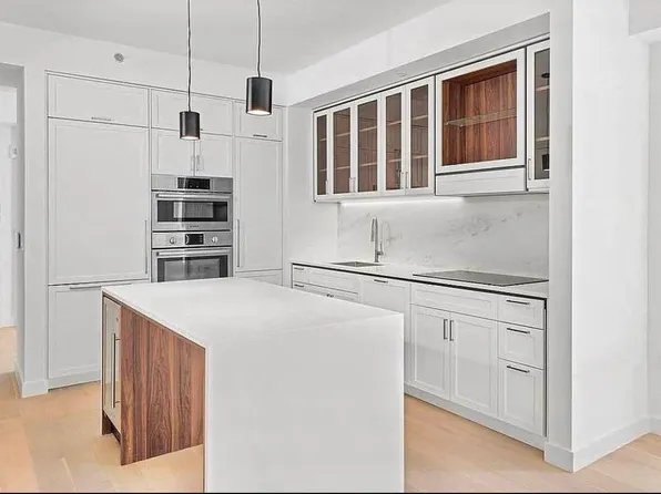 115 East 55th Street image 2 of 11