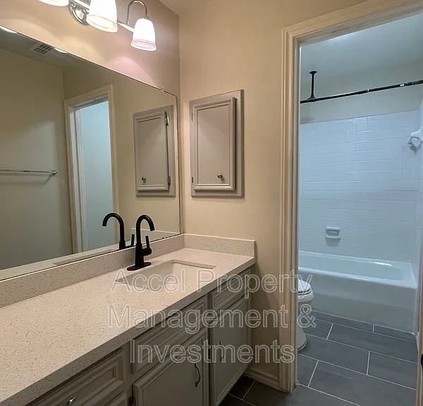 4701 N 6th St — Photo 10