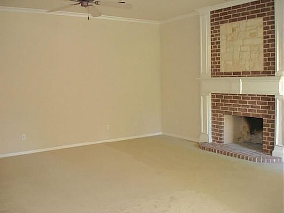 4th image of 802 Sleepy Hollow Dr