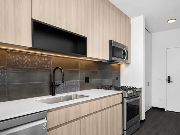 1380 W Randolph St #1203, Chicago, IL 60607