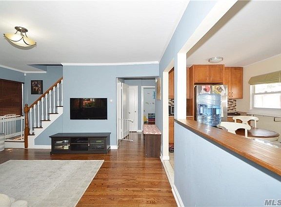 5th image of 242 Devonshire Dr