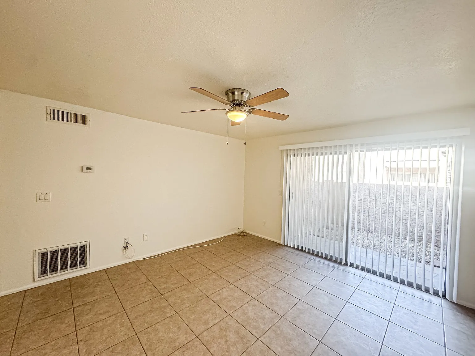 2 bed, 2.0 bath, 898 sqft, $1,400 — Photo 3