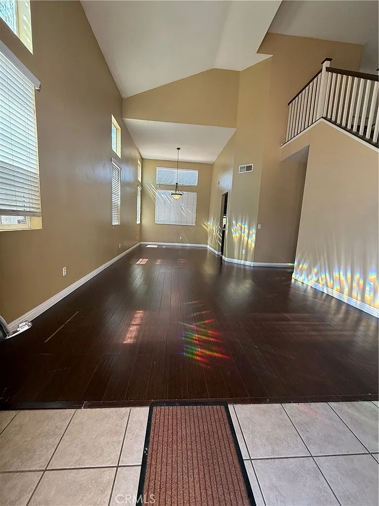 4 bed, 2330 sqft, $3,300 — Photo 4