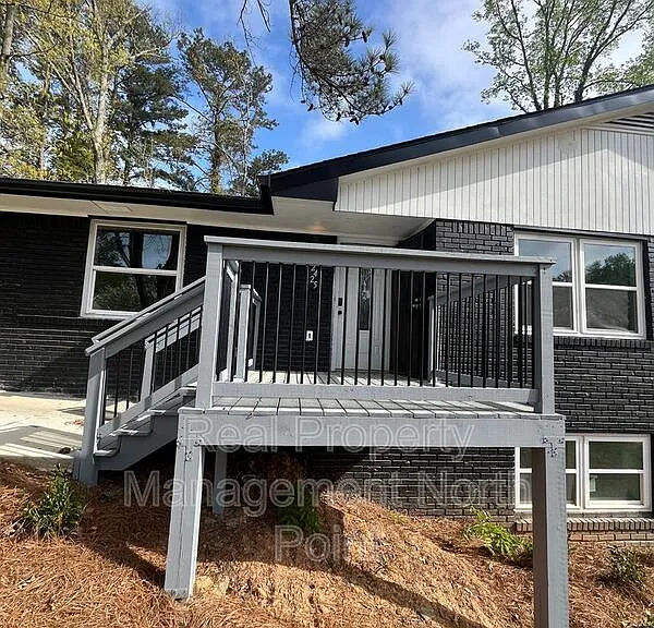 2425 Omaha Rd SW — Photo 2
