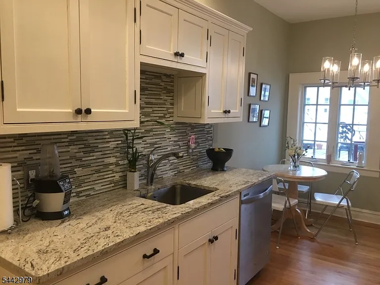 1 Laurel Pl — Photo 9