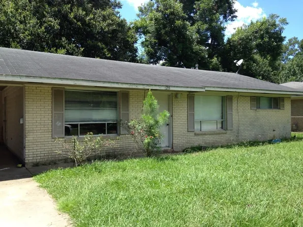 215 N Oleander St, Opelousas, LA 70570